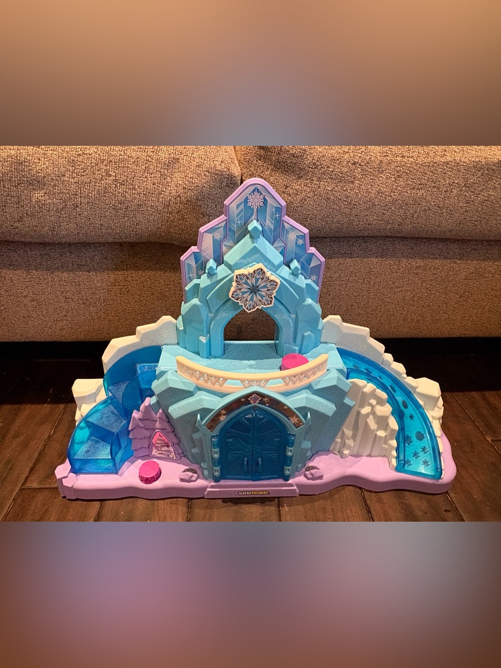 Fisher Price LITTLE PEOPLE Frozen (Elsa’s) Castle